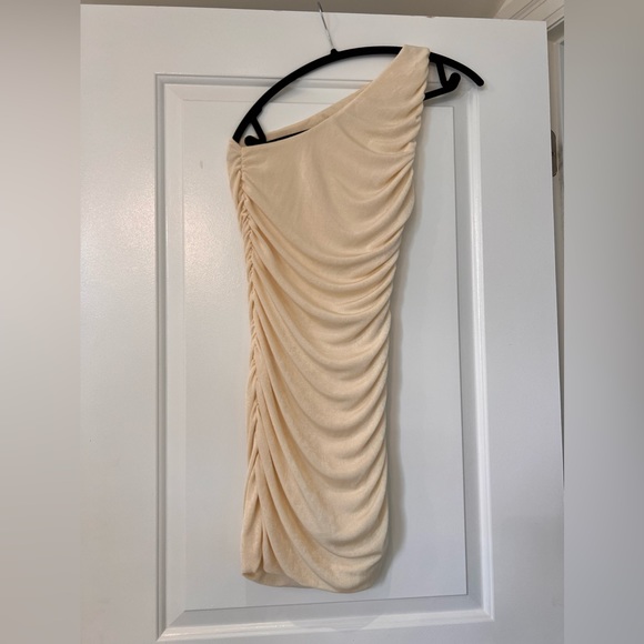 Pretty garden, one shoulder cream, Amazon dress - Picture 3 of 5